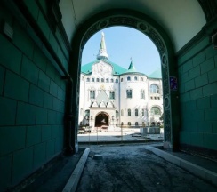 Апартаменты с 3 комнатами с балконом и с красивым видом из окна в Апартаменты «Отелле» (Как Дома) На Большой Покровской