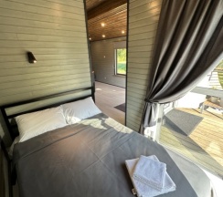 Четырёхместный коттедж с красивым видом из окна в Болото