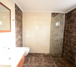 Вилла с балконом и с красивым видом из окна в Guzel Evler Family Resort