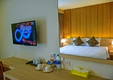 Номер Deluxe в Ocean and Ole Patong Hotel