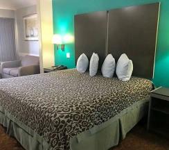 Двухместный номер Deluxe двуспальная кровать в Camelot Inn & Suites Veterans Memorial NW Houston