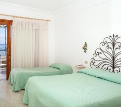 Трёхместный номер Standard с видом на море в Hotel Pupetto