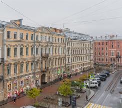 УЛУЧШЕННЫЙ с кроватью Queen-size, гидромассажной ванной и видом на Б.Московскую улицу в Соло на Владимирской