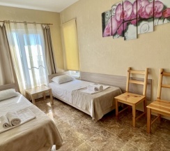 Семейный номер Classic с балконом и с красивым видом из окна в Green line