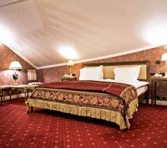 Двухэтажный номер в Taleon Imperial Hotel