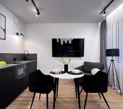 Двухместный люкс Executive с балконом и с красивым видом из окна (двуспальная кровать) в Апартаменты Видовая студия с хаммамом у реки