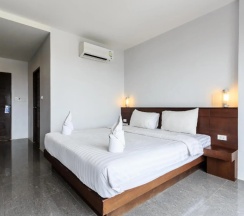 Двухместный номер Deluxe с балконом двуспальная кровать в 7Q Bangla Hotel