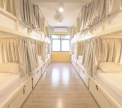 Кровать в общем номере в Bharani Hostel