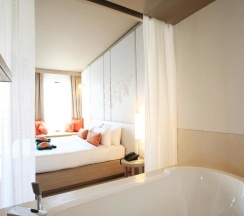 Двухместный номер Superior с видом на бассейн двуспальная кровать в Proud Phuket