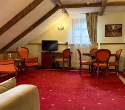 Двухкомнатный люкс «Славия» с сауной и джакузи в Old Estate Hotel&SPA