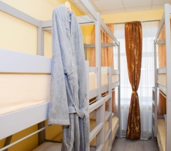 Кровать в 6-местном общем номере Желтый в Эко