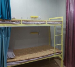 Кровать в общем номере (женский номер) в Room Hostel Dostyk