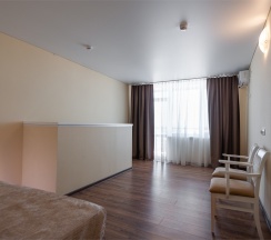 Двухуровневый семейный номер с балконом на 3-4 гостей и видом на море (корпус Б) в Оптимист