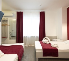 трехместный номер стандарт в Iq hotel