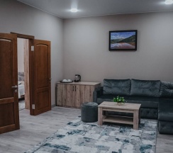 Люкс 3-х комнатный с балконом в Ахтынские бани №1