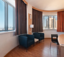 Двухместный номер Luxury с видом на город двуспальная кровать в Отель Ibis Астана