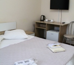 Полулюкс с большой кроватью в Медвежонок