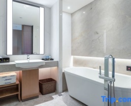 Люкс в Hampton by Hilton Qingdao Jiaodong International Airport South Hotel