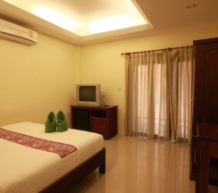 Номер Superior с балконом в Tharathip Resort