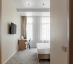 Двухместный номер с видом на город и балконом в Kinney hotel sea view