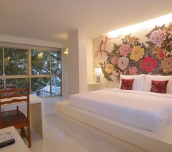 Двухместный семейный номер Deluxe с видом на горы в Sino House Phuket Hotel