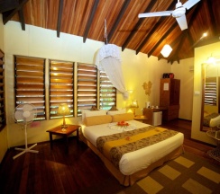 Двухместное бунгало с видом на океан двуспальная кровать в Club Fiji Resort