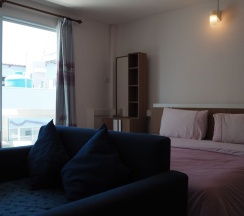 Номер Superior с балконом и с видом на город в Wilai Guesthouse