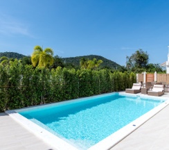 Семейная вилла с балконом и с красивым видом из окна в Отель The Oriental Beach Pearl
