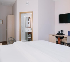 3-комнатные апартаменты с джакузи на террасе и видом на горы в Boogel Woogel bar&hotel