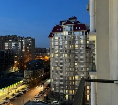 Двухместные апартаменты с 2 комнатами с красивым видом из окна (двуспальная кровать) в Квартира на улице Пархоменко 2