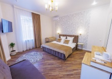 Джуниор в Grig`s Hotel