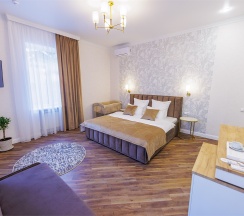 Джуниор в Grig`s Hotel