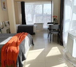 Трехместный номер с двуспальной и полутора спальной кроватью в Дисней