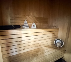 Большой коттедж с сауной на малой территори в Хитрый лис