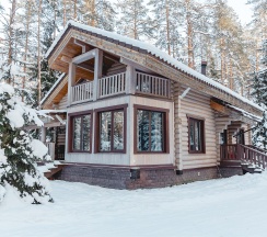 Брусника в Морошка эковилладж