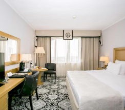 Двухместный номер Deluxe с видом на горы двуспальная кровать в Hotel Marinela Sofia