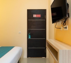 Двухместный номер Economy двуспальная кровать в Sans Hotel Bubulak Bogor