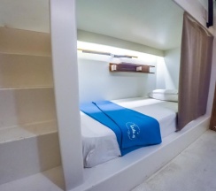 Кровать в общем номере (женский номер) в Lub d Phuket Patong