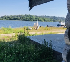 Коттедж с 2 комнатами с красивым видом из окна в Ригола