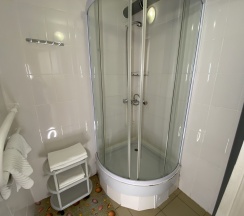 ЭКОНОМ СЕМЕЙНЫЙ с двуспальной кроватью в Сталагмит