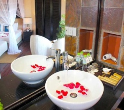 Бунгало с видом на море в Poshanu Resort