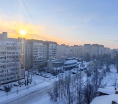Двухместные апартаменты с балконом и с красивым видом из окна (двуспальная кровать) в Апартаменты День-Ночь на Гагарина 14