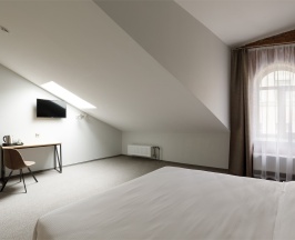 Делюкс Мансарда с двуспальной кроватью в Turris Hotel Petrovsky