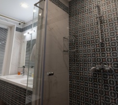 Двухместный люкс (Малый корпус) с 2 комнатами с балконом двуспальная кровать в Литфонд