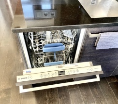 Двухместные апартаменты с 2 комнатами с балконом и с красивым видом из окна двуспальная кровать в Апартаменты InterLoft 6 Old Town Free Parking Wi-Fi 100/50 Smart TV