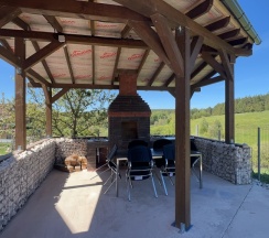 Коттедж Superior с балконом и с красивым видом из окна в Горки