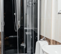 Двухместный номер с двуспальной кроватью и дополнительным местом в Пик Архыза