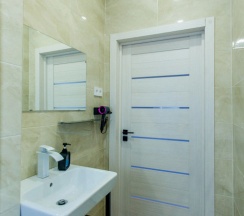 Четырёхместные апартаменты с 3 комнатами с балконом в Валентина