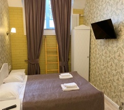 Эконом (номер 1-й категории) с окном на уровне 1,80 м от пола в Catherine Art Hotel