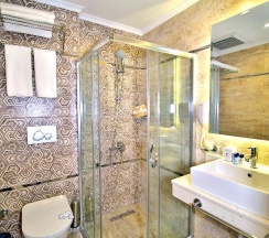 Двухместный номер Standard с балконом двуспальная кровать в Club Big Blue Suit Hotel